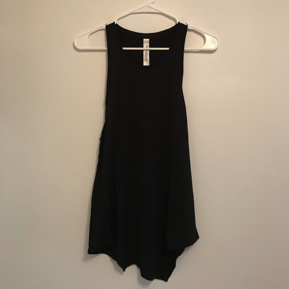 Black tanktop